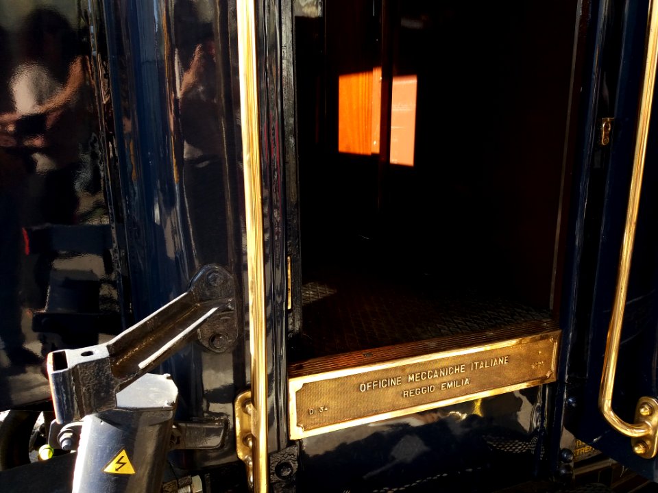 Lyon 2e - Gare de Lyon-Perrache, wagons de l'Orient Express de la SNCF (02)