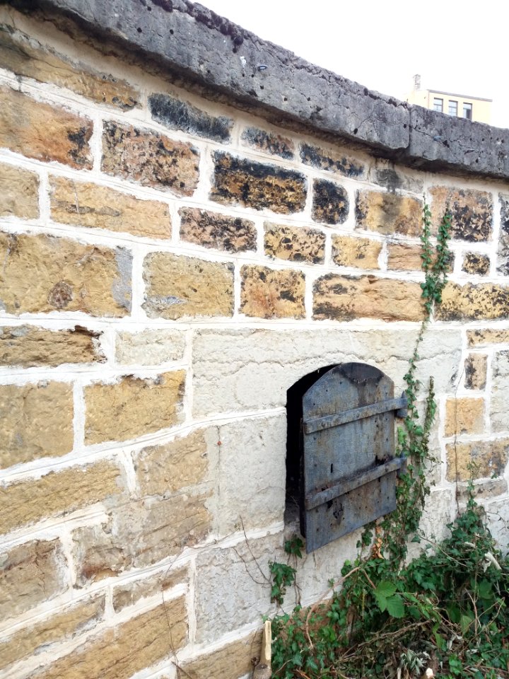 Lyon 1er - Bastion Saint Laurent, ouverture avec volet