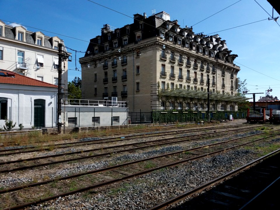 Lyon 2e - Gare de Lyon-Perrache, vue sur l'hôtel Château-Perrache