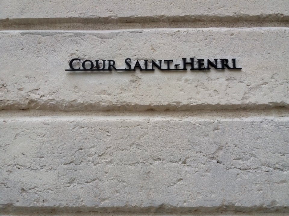 Lyon 2e - Grand Hôtel Dieu - Cour Saint Henri, plaque