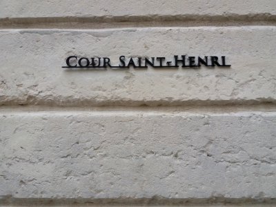 Lyon 2e - Grand Hôtel Dieu - Cour Saint Henri, plaque