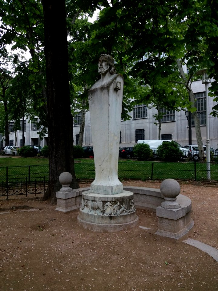 Lyon 1er - Jardin des Chartreux, buste de Pierre Dupont (2)
