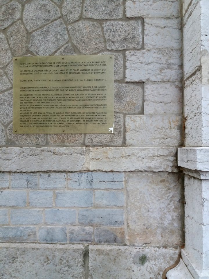 Lyon 2e - Cours Suchet - Campus Saint-Paul (UCLy) - Plaque sur la prison Saint-Paul pendant la Seconde Guerre mondiale