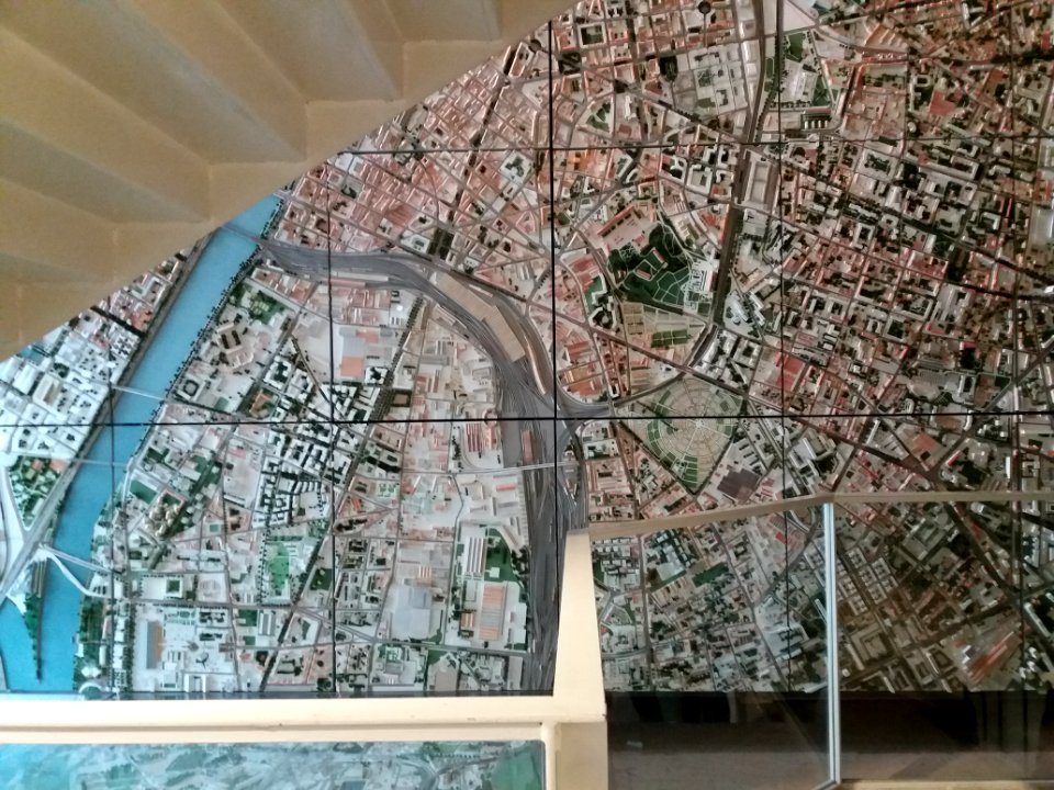 Lyon 1er - Archipel, galerie, maquette de la ville de Lyon (2)