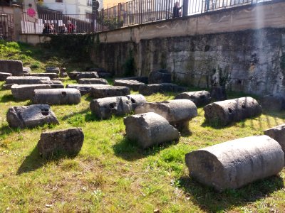 Lyon 1er - Amphithéatre des Trois Gaules, colonnes couchées
