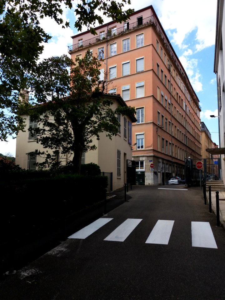 Lyon 1er - Clinique Saint-Charles, sortie vers la rue de Flesselles