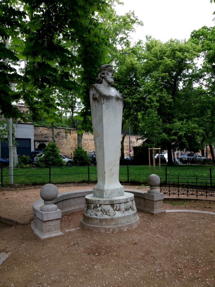 Lyon 1er - Jardin des Chartreux, buste de Pierre Dupont (1)