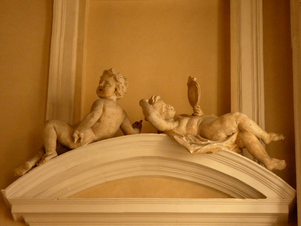 Lyon 1er - Palais Saint-Pierre - Escalier d'honneur des Dames de Saint-Pierre - Anges de l'angle sud-est