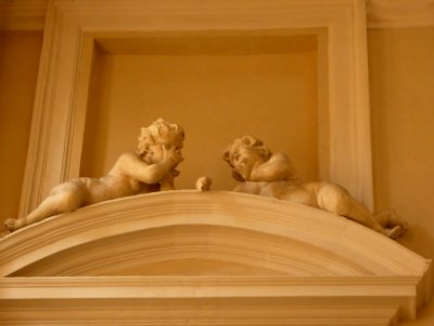 Lyon 1er - Palais Saint-Pierre - Escalier d'honneur des Dames de Saint-Pierre - Anges de l'angle sud-ouest