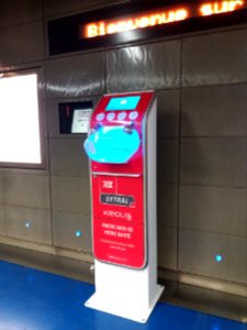 Lyon 1er - Métro Hôtel de Ville - Appareil de désinfection des mains sans alcool