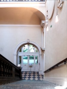 Lyon 1er - Palais Saint-Pierre, escalier d'honneur des Dames de Saint-Pierre, première volée depuis le premier palier