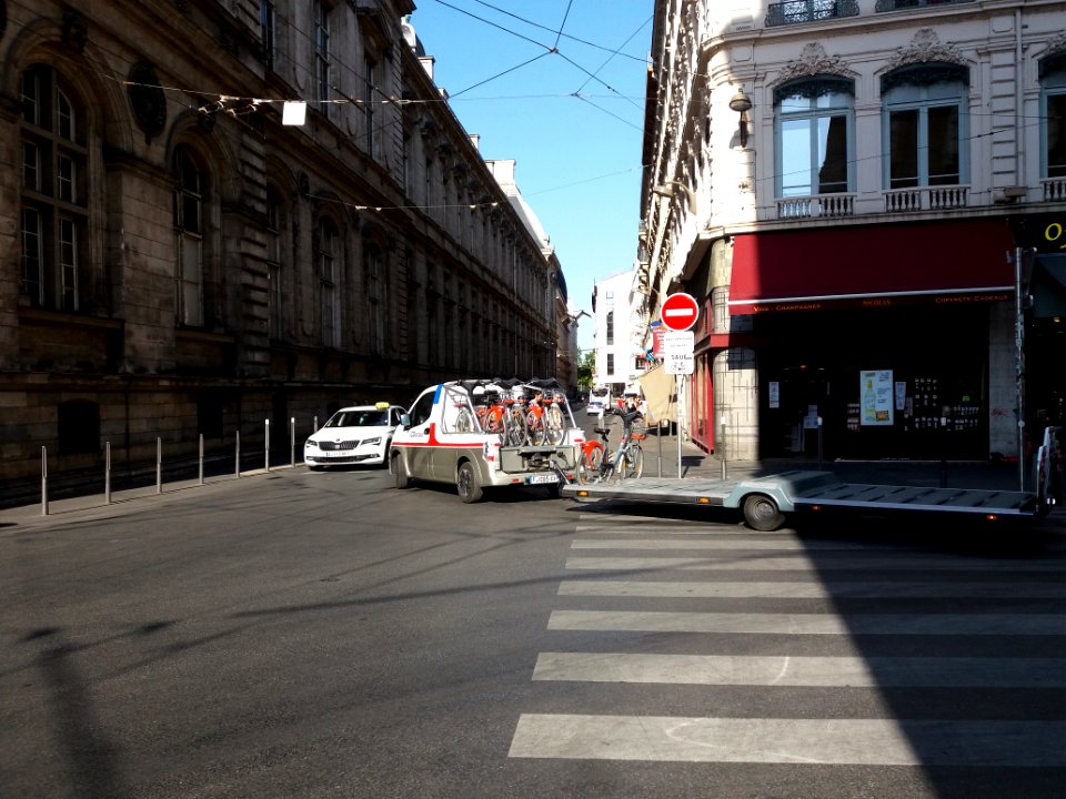 Lyon 1er - Rue Joseph Serlin - Camion d'entretien des Vélo'v