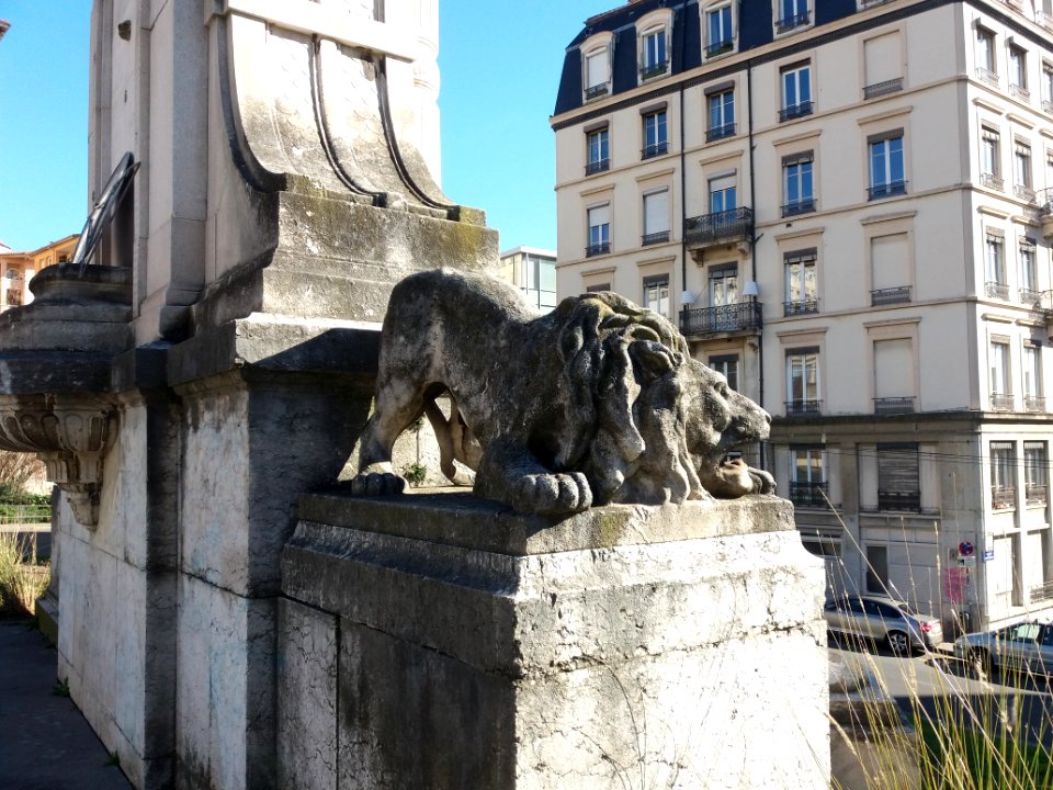 Lyon 1er - Jardin des Plantes - Fontaine Auguste-Laurent Burdeau, lion rugissant