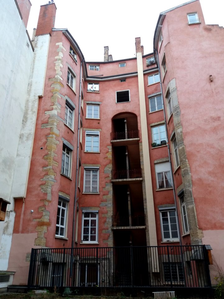 Lyon 1er - Square de l'Abbé Rozier, façade de l'immeuble au nord