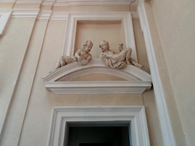 Lyon 1er - Palais Saint-Pierre, escalier d'honneur des Dames de Saint-Pierre, anges de la porte ouest (2)