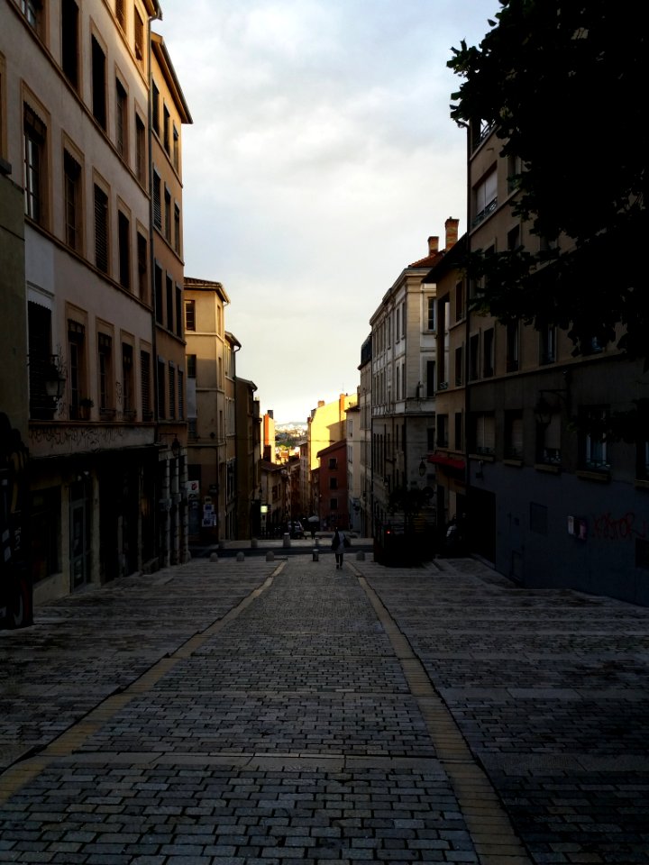 Lyon 1er - Montée de la Grande Côte, en descendant en soirée