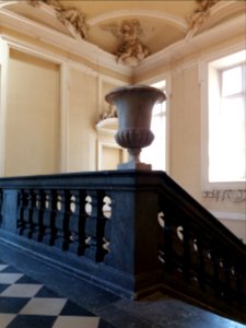 Lyon 1er - Palais Saint-Pierre, escalier d'honneur des Dames de Saint-Pierre, vasque du dernier étage (2)