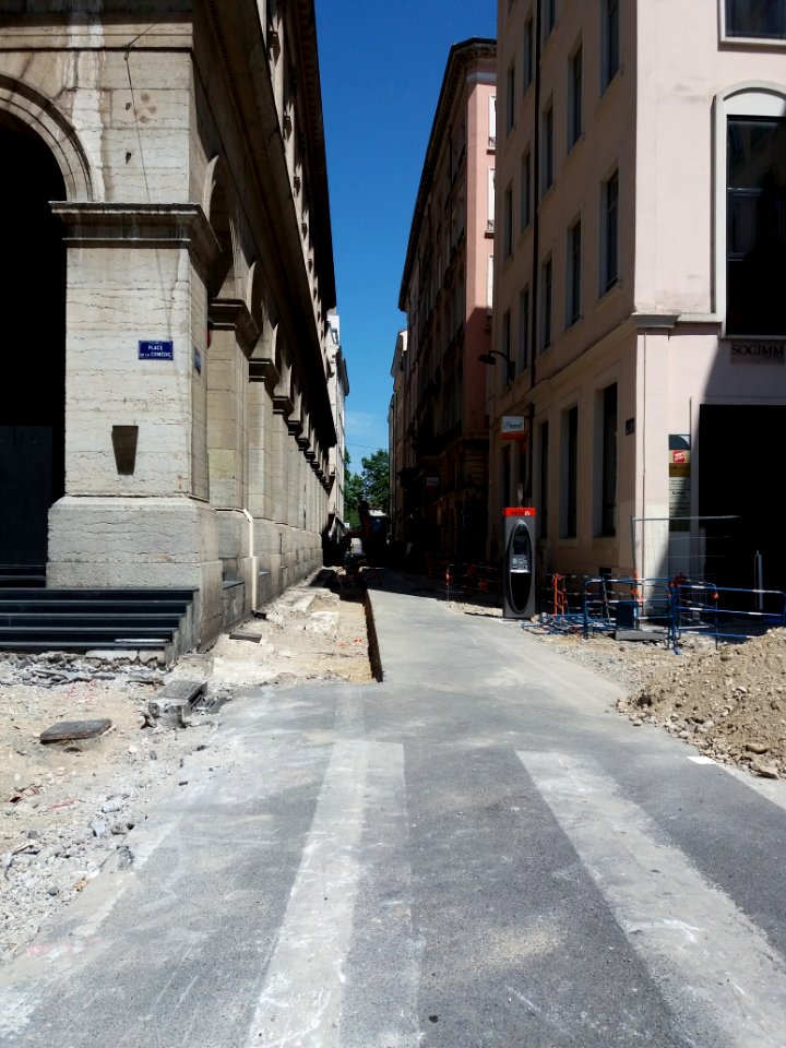 Lyon 1er - Rue Joseph Serlin en travaux, vers l'est, depuis la place de la Comédie