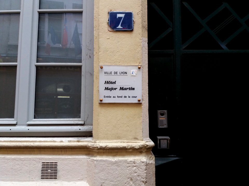 Lyon 1er - Rue Major Martin, plaque de l'Hôtel au numéro 7