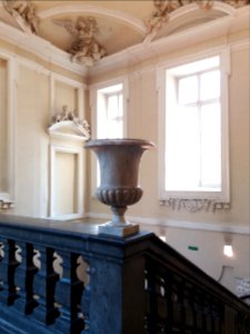 Lyon 1er - Palais Saint-Pierre, escalier d'honneur des Dames de Saint-Pierre, vasque du dernier étage (1)