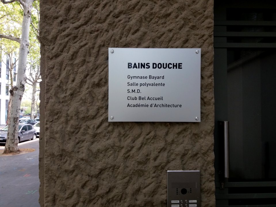 Lyon 2e - Cours Bayard, bâtiment des bains douche, plaque des occupants