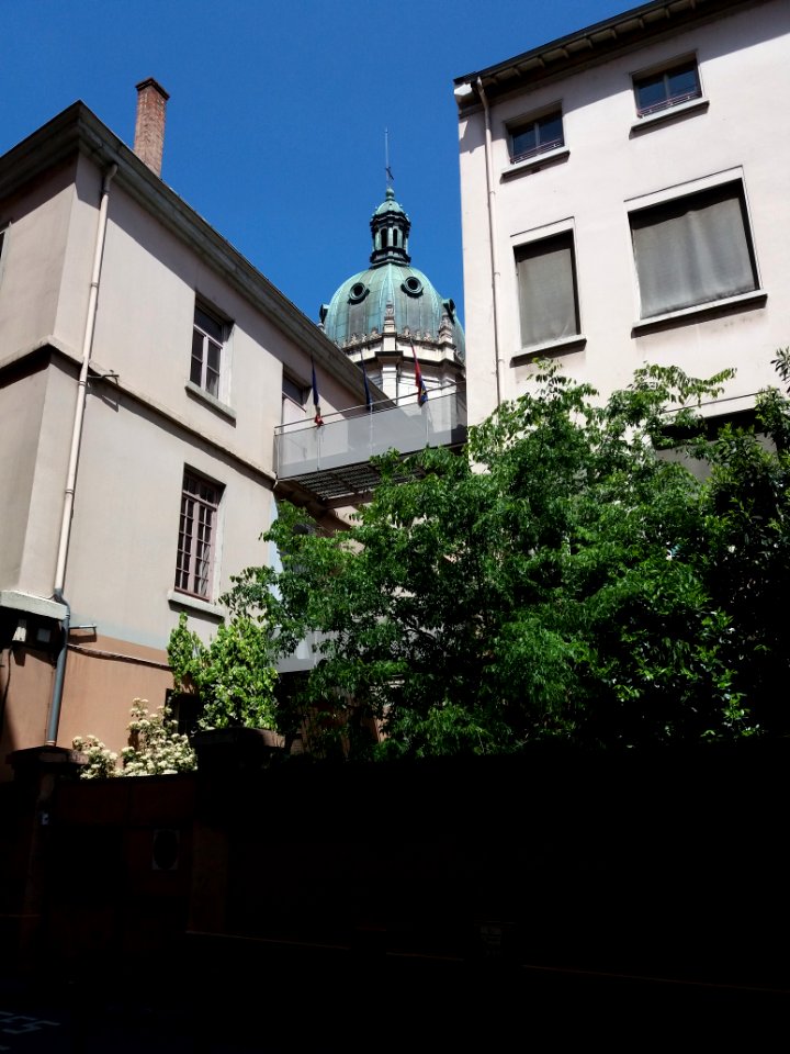 Lyon 2e - Église Saint François de Sales, clocher depuis la rue Sala