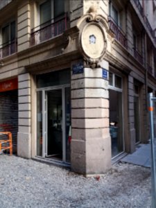 Lyon 1er - Rue Joseph Serlin, médaillon à l'angle de la rue du Garet