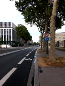 Lyon 2e - Cours Charlemagne, vers le nord, en arrivant rue Paul Montrochet