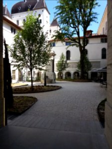 Lyon 2 - Hôtel-Dieu, cour Saint-Louis, vers le nord