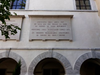 Lyon 2 - Hôtel-Dieu, cour Saint-Louis, monument aux morts (3)