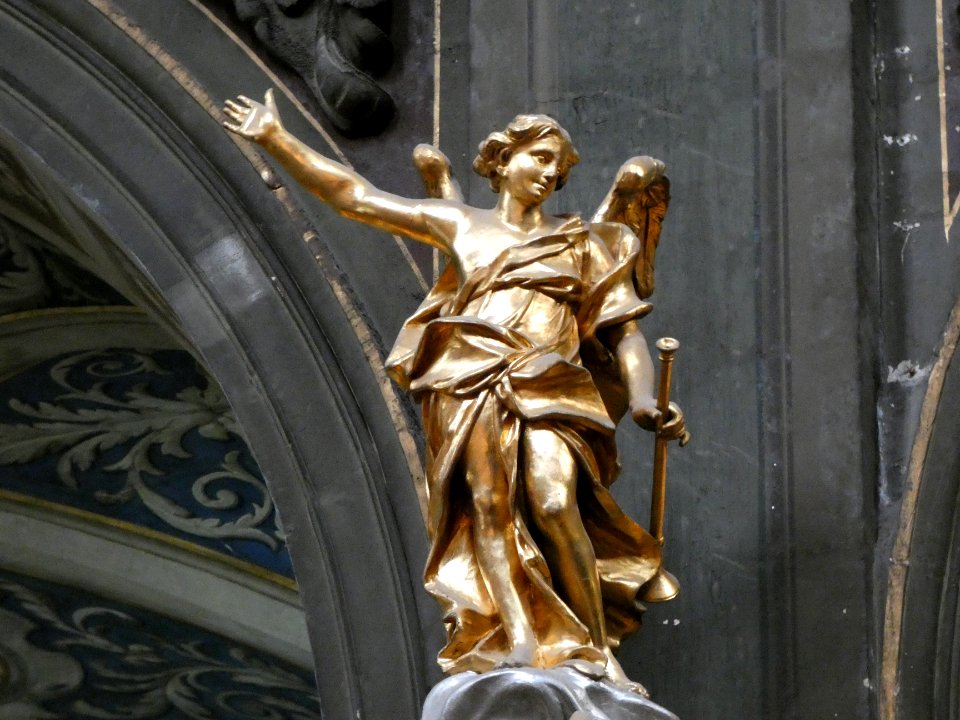 Lyon 2e - Chapelle de l'Hôtel Dieu - Chaire - Ange tenant une trompette du Jugement dernier