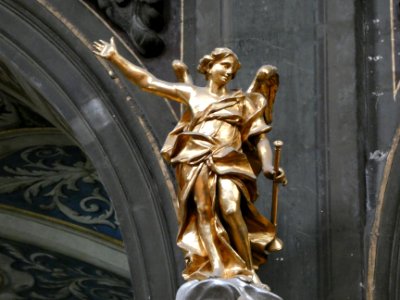 Lyon 2e - Chapelle de l'Hôtel Dieu - Chaire - Ange tenant une trompette du Jugement dernier