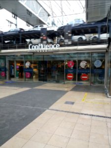 Lyon 2e - Pôle de commerce Confluence - Passage d'un train 03