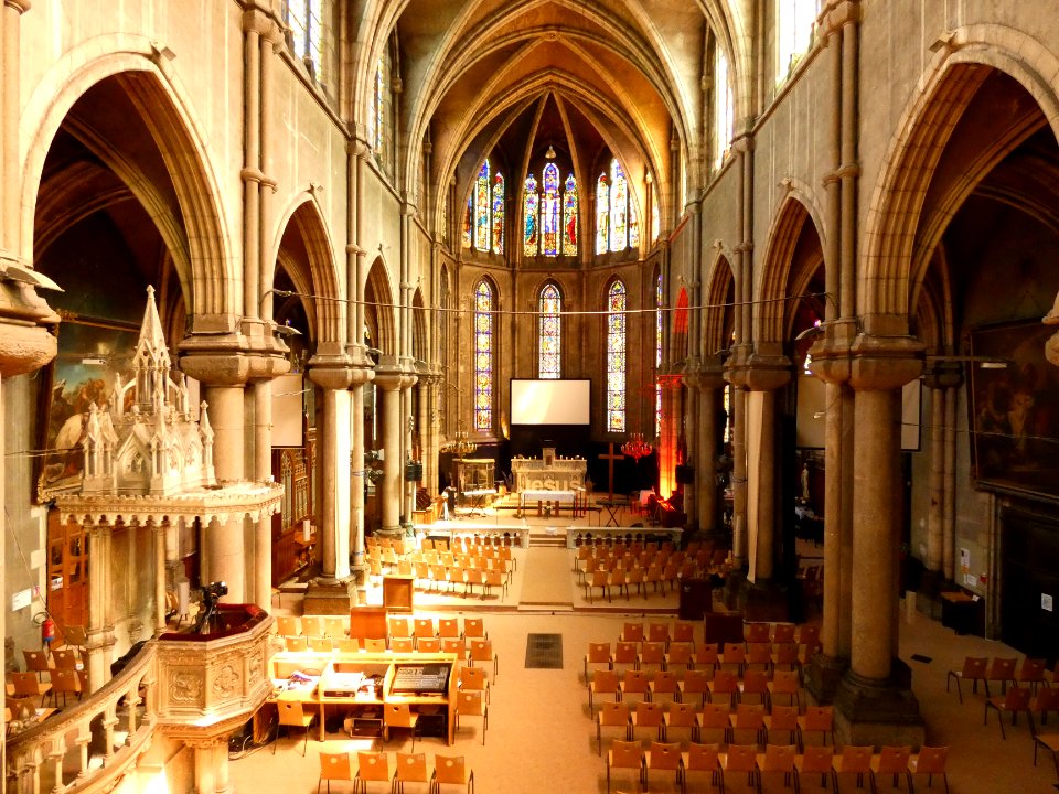Lyon 2e - Église Sainte Blandine - Nef et chœur depuis la mezzanine