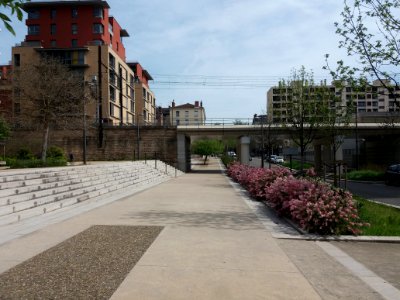 Lyon 2e - Cours Bayard, côté est devant la voie de chemin de fer