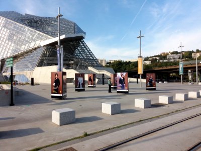 Lyon 2e - Parvis du Musée des Confluences, exposition La science taille XX Elles