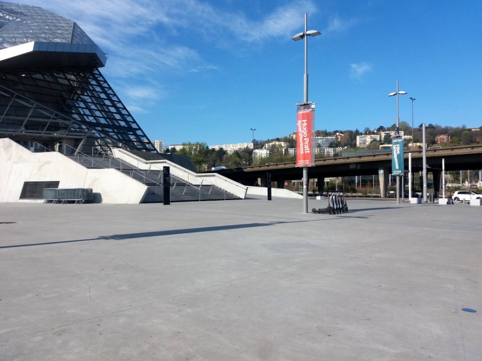 Lyon 2e - Parvis du musée des Confluences, côté ouest