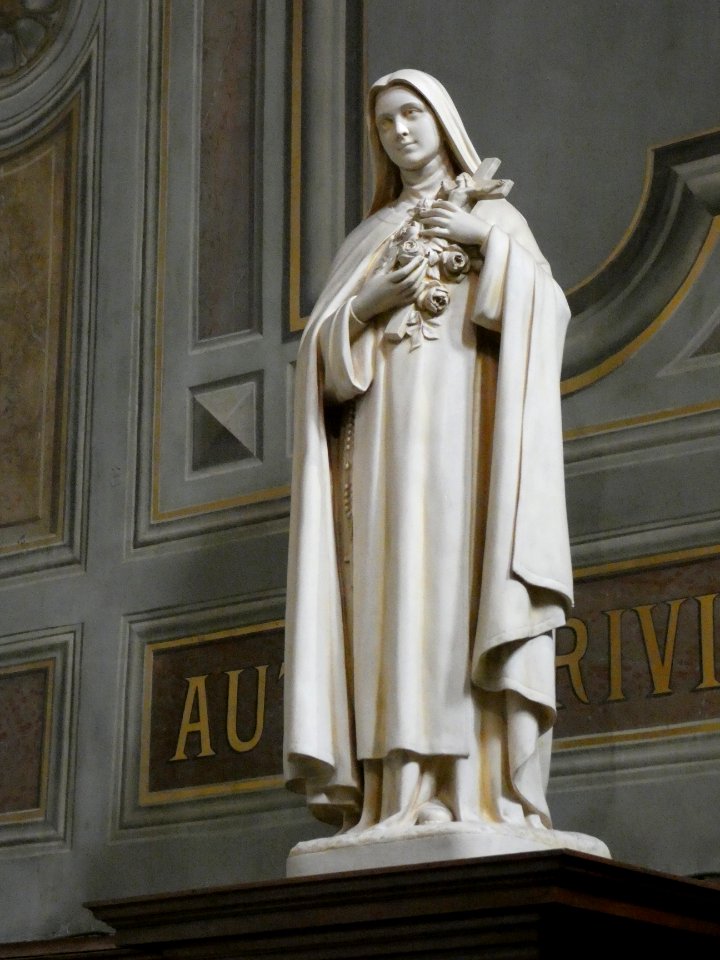 Lyon 2e - Hôtel-Dieu de Lyon - Chapelle Notre-Dame-de-Pitié - Vierge tenant un crucifix