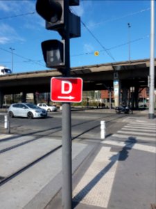 Lyon 2e - Panneau D du tramway, à la sortie du pont Pasteur au croisement avec le quai Perrache