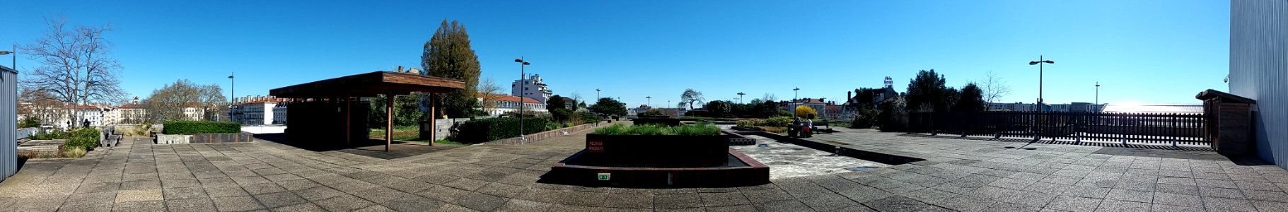 Lyon 2e - Jardins suspendus de Perrache, côté Rhône, panorama depuis l'entrée