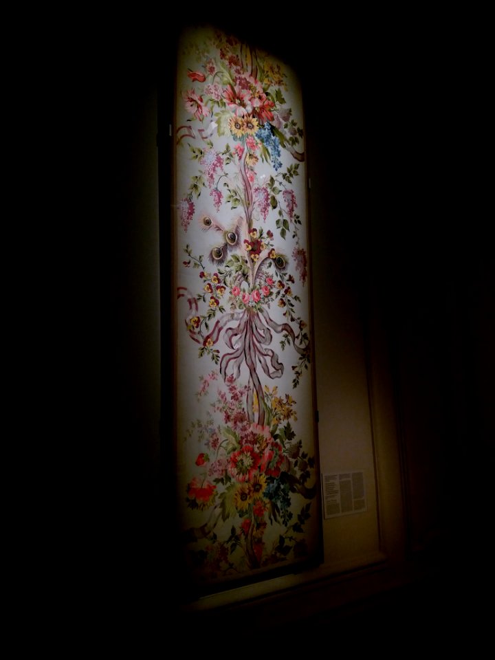 Lyon 2e - Musée des Tissus et des Arts décoratifs, retissage d'une laize du meuble d'été pour la chambre de la reine Marie-Antoinette, MT 27696.1