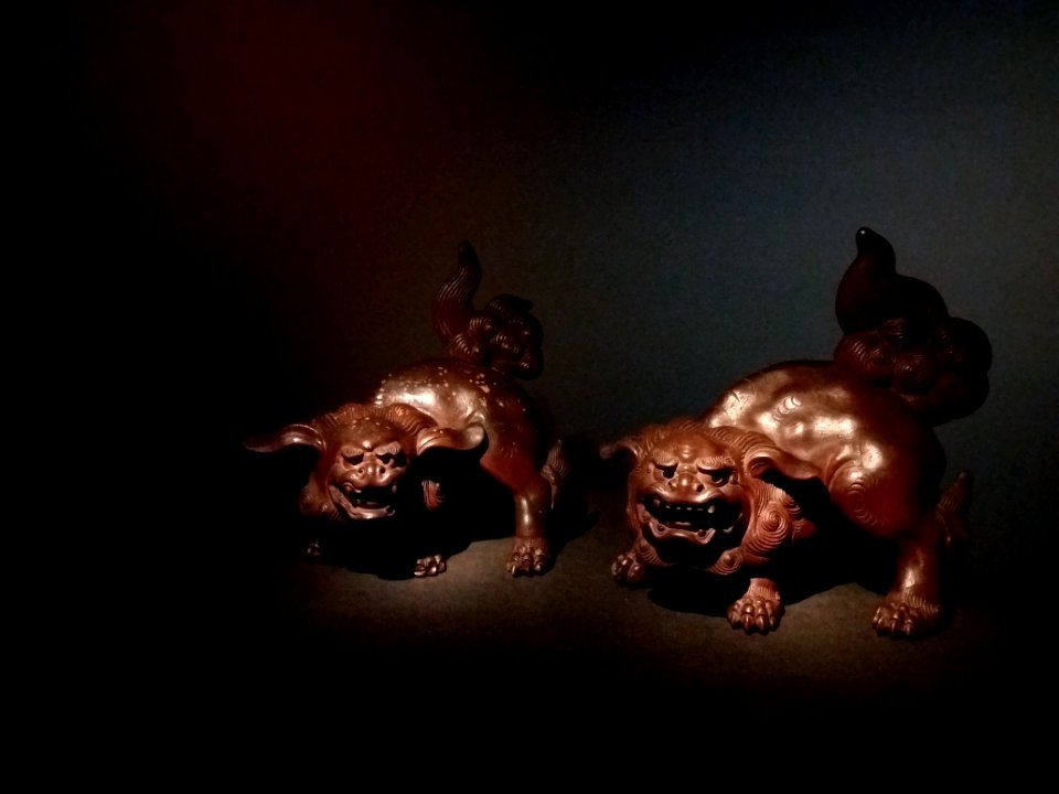 Lyon 2e - Musée des Confluences - Yokainoshima, esprits du Japon - Paire de lions, shishi