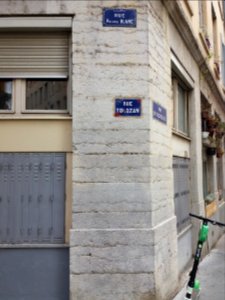 Lyon 1er - Rue Pierre Blanc, plaque et ancienne plaque rue Tolozan