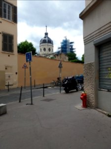 Lyon 1er - Rue Pierre Dupont, vue sur le clocher rénové de l'église Saint-Bruno, depuis l'angle de la rue des Chartreux