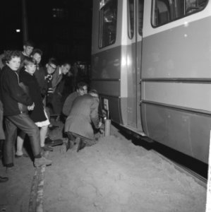 Lijn 4 loopt op het Europaplein uit de rails, Bestanddeelnr 911-7465
