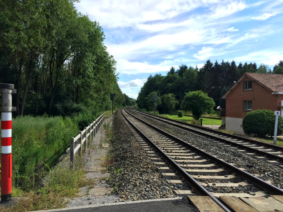 Ligne 132 d'infrabel à la rue du Tordoir à Cour-sur-Heure - Vue vers Berzée