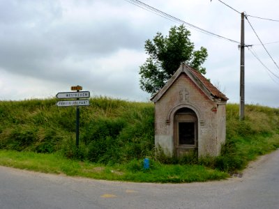 Ligny-lès-Aire (Pas-de-Calais, Fr) chapelle, D90E2 photo