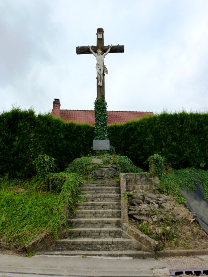 Ligny-lès-Aire (Pas-de-Calais, Fr) croix de chemin