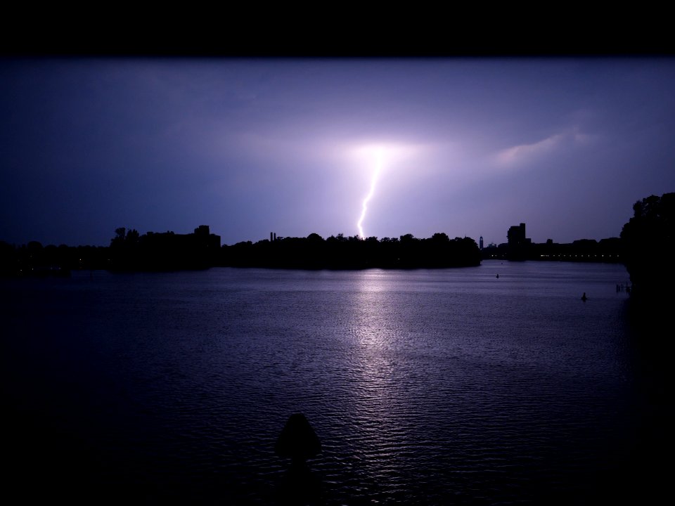 Lightning at thunderstorm from Spandauer-See-Brücke 218