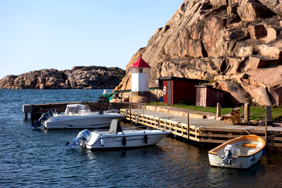 Lighthouse in Skalhamn harbor 1 photo